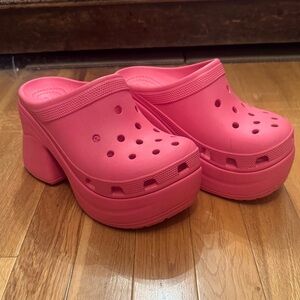 CROCS Siren Clog in Pink Crush Size 6